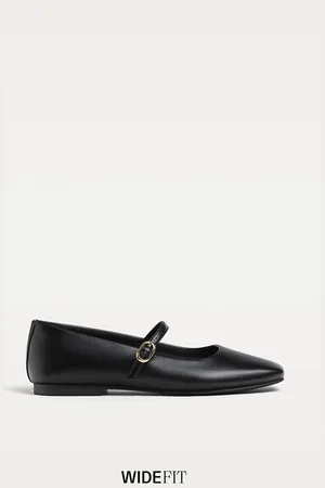 Stradivarius WIDE FIT. Ballerines bride avec boucle 37