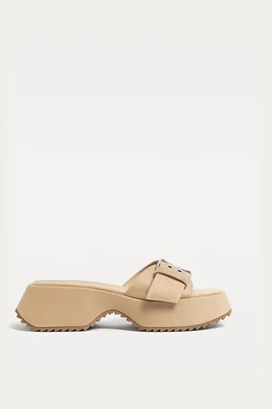 Stradivarius Sandales plates plateforme 35