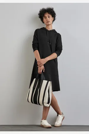 Street one Femme Robe sweat à volants in Noir
