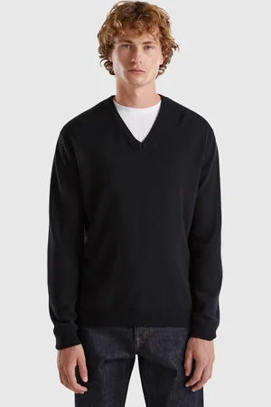 Benetton Pull Noir À Col En V En Pure Laine Mérinos