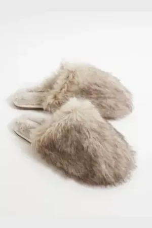 Urban Outfitters Pantoufles UO Cosy Blanches en Fausse Fourrure par en