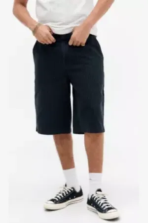 BDG Black Errol Pinstripe Workwear Shorts en