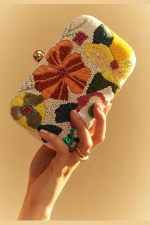 Yoek Pochette avec perles