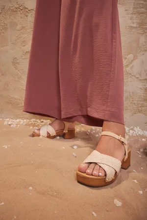 Yours Sabot En Bois Crèmes Plateformes Effet Raffia Pieds Larges E